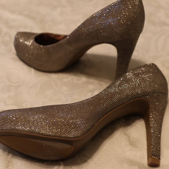 G by Guess Round Toe Gold Glitter Platform Pump Heel Shoes Size 9.5 - Picture 3 of 12
